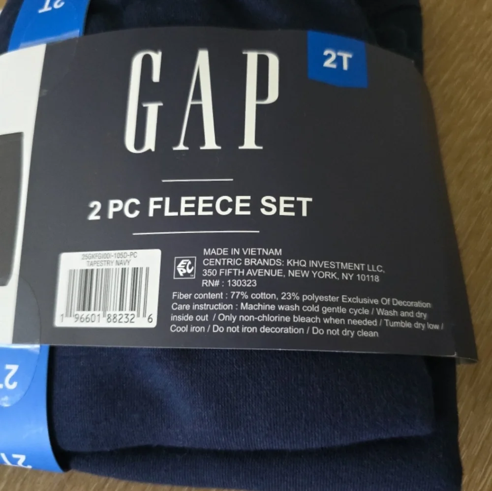 NWT GAP Boy's Toddler 2-Piece Long Sleeve & Jogger Pant Fleece Set Navy …